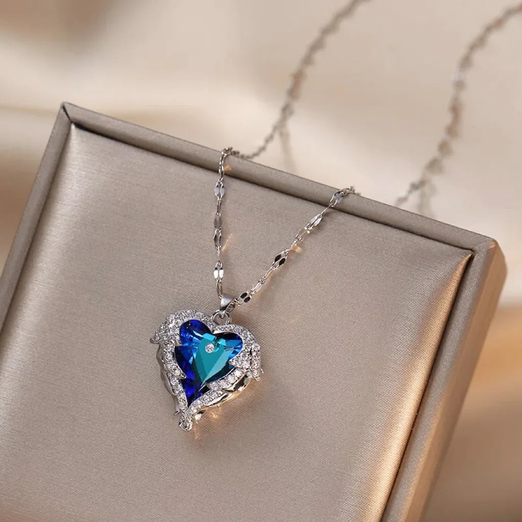 Fashionable and Luxurious Peach Heart Pearl Oyster Necklace, Personalized and Versatile Stainless Steel Clavicle Chain