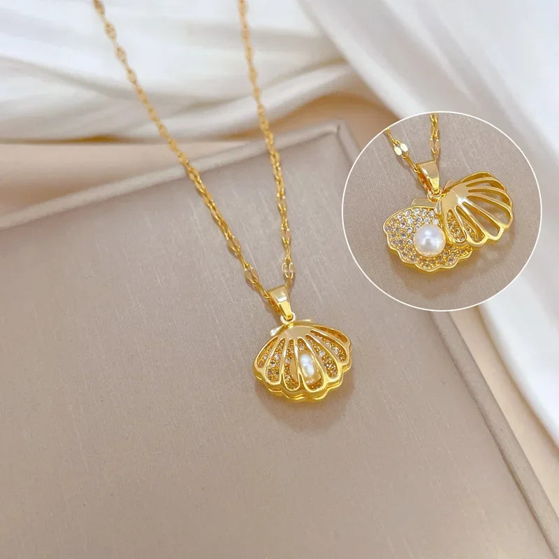 Fashionable and Luxurious Peach Heart Pearl Oyster Necklace, Personalized and Versatile Stainless Steel Clavicle Chain