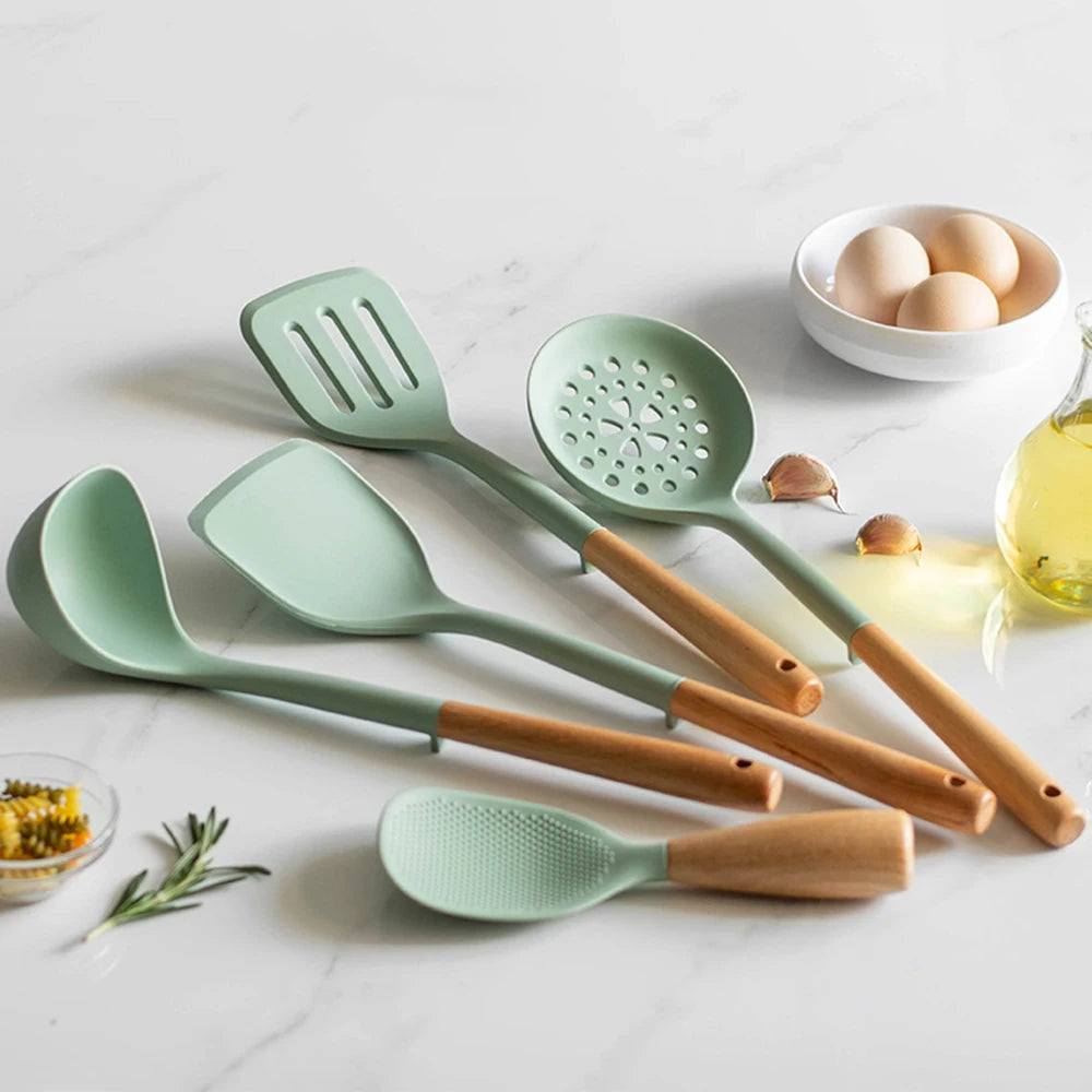 5Pcs White Silicone Wooden Handle Cooking Tool Non-stick Kitchen Utensils Silicone Spatula Baking Kitchen Utensils Tool