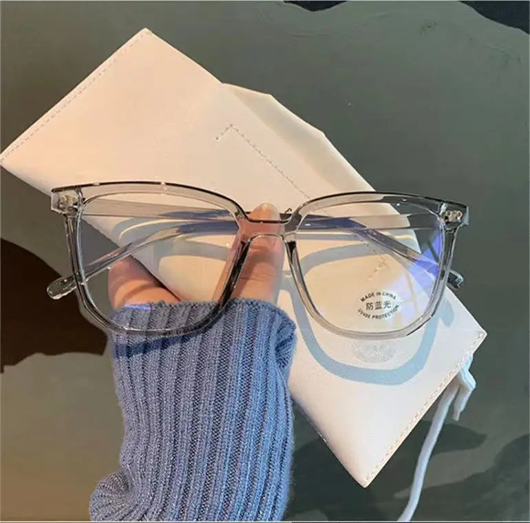 Anti-blue Light Glasses for Women with Regular Eyeglass Frame Finished Retro Flat Light Frame